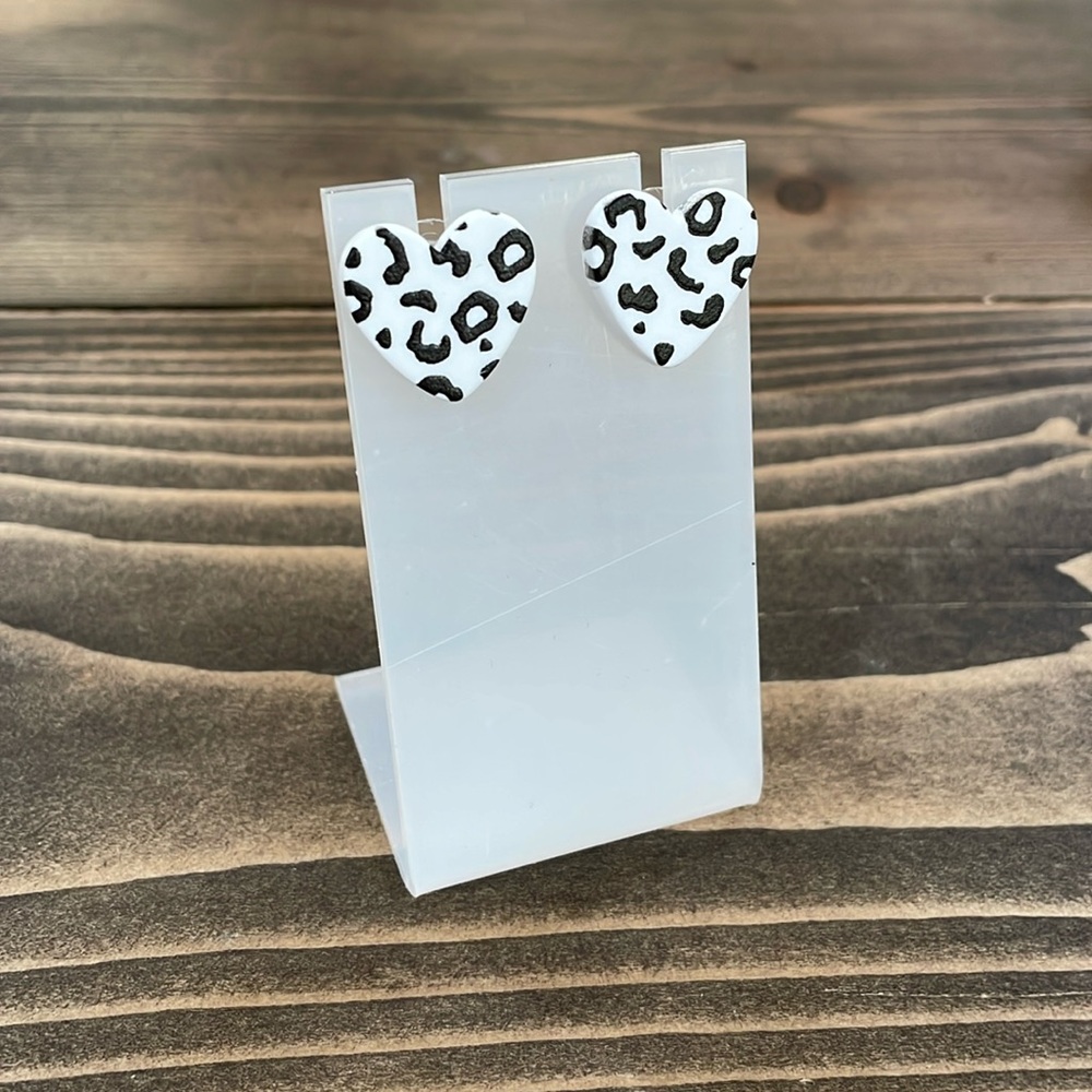 🌟Host Pick🌟Black & White Leopard Print Heart Earrings